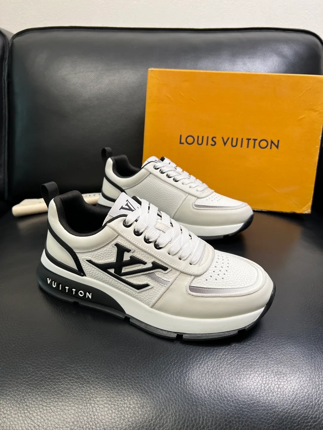 Men's shoes 💰 780 Lv High quality top crafts Louis Vuitton, sports sneakers counter synchronization, uppers imported from Italy, high-quality splicing with colorful and complex crafts, imported lambswool lining soft and comfortable, soles: original soles specially provided by the original factory, T men's shoes 💰U exclusive movable molded soles super comfortable, original and single goods, high quality, welcome to compare, code number 39-44 (customized 38 45)